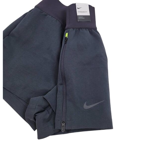 Nike Women's Tech Pack High Rise Shorts Sportswear Large AR3016 NWT - Picture 6 of 10